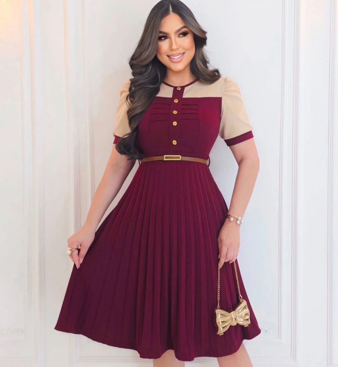 Vestido Midi Marsala Plissado com Cinto