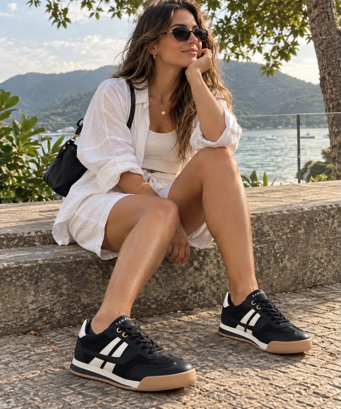 Tênis Casual Preto com Listras Brancas