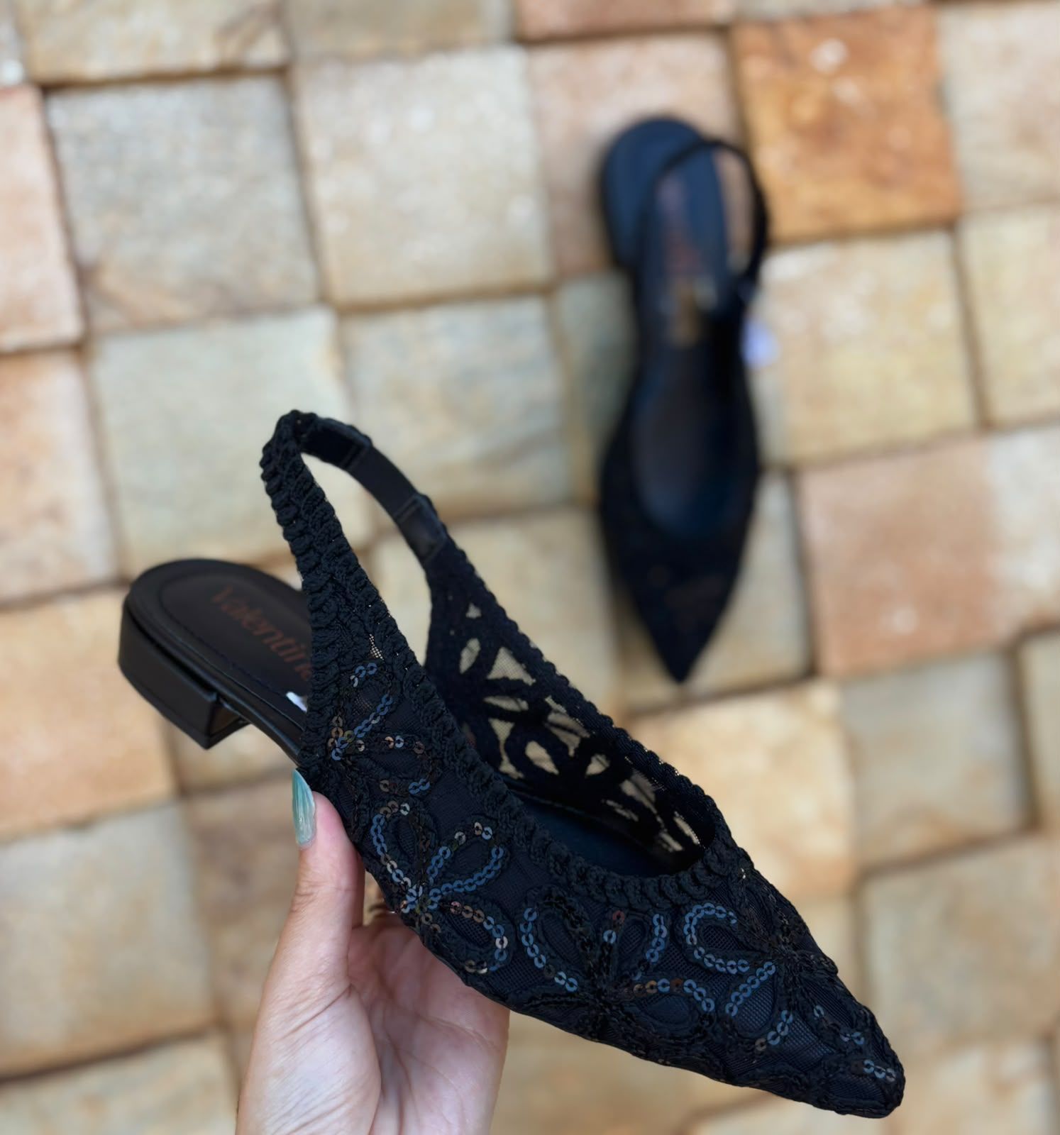 Sapato Scarpin Preto Renda e Brilho
