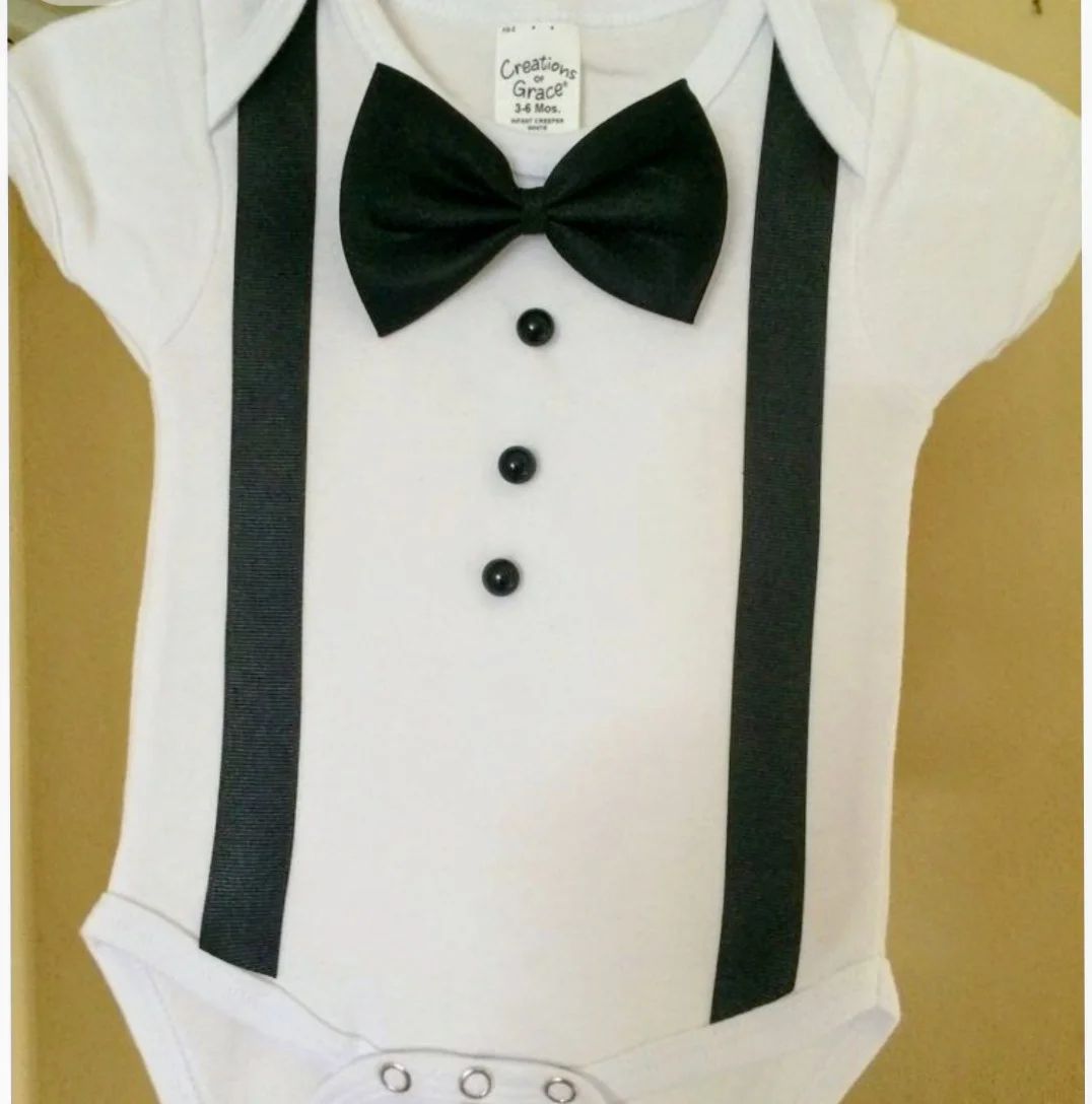 Body Infantil Branco com Gravata e Suspensório