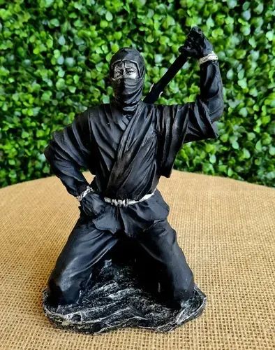 Estatueta Ninja em Resina