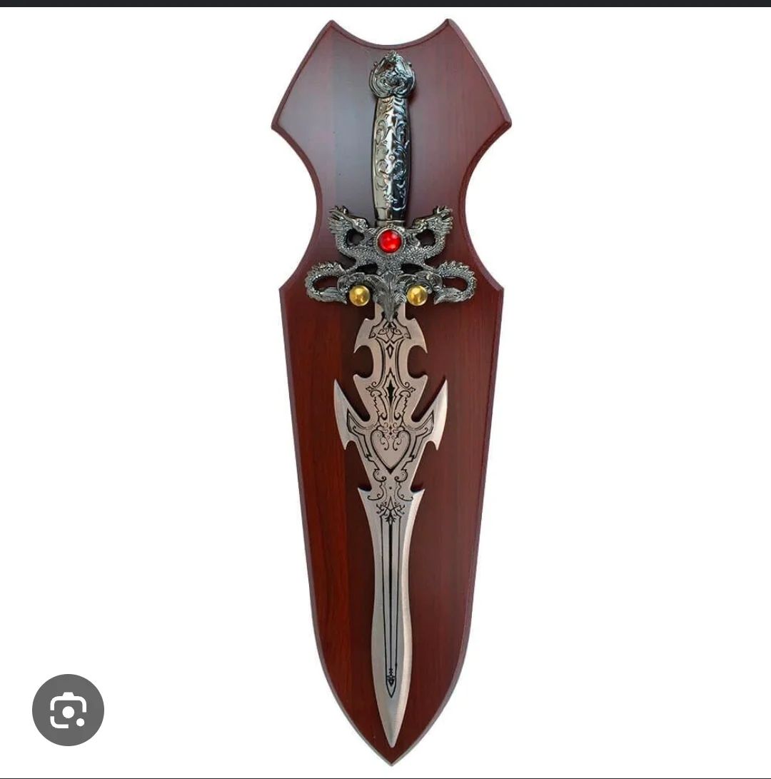 Adaga Decorativa com Suporte de Parede