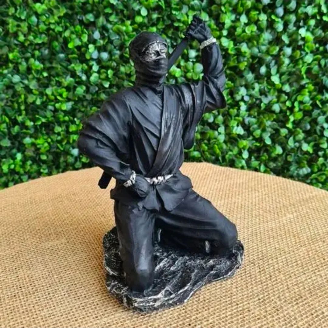 Estatueta Ninja em Resina