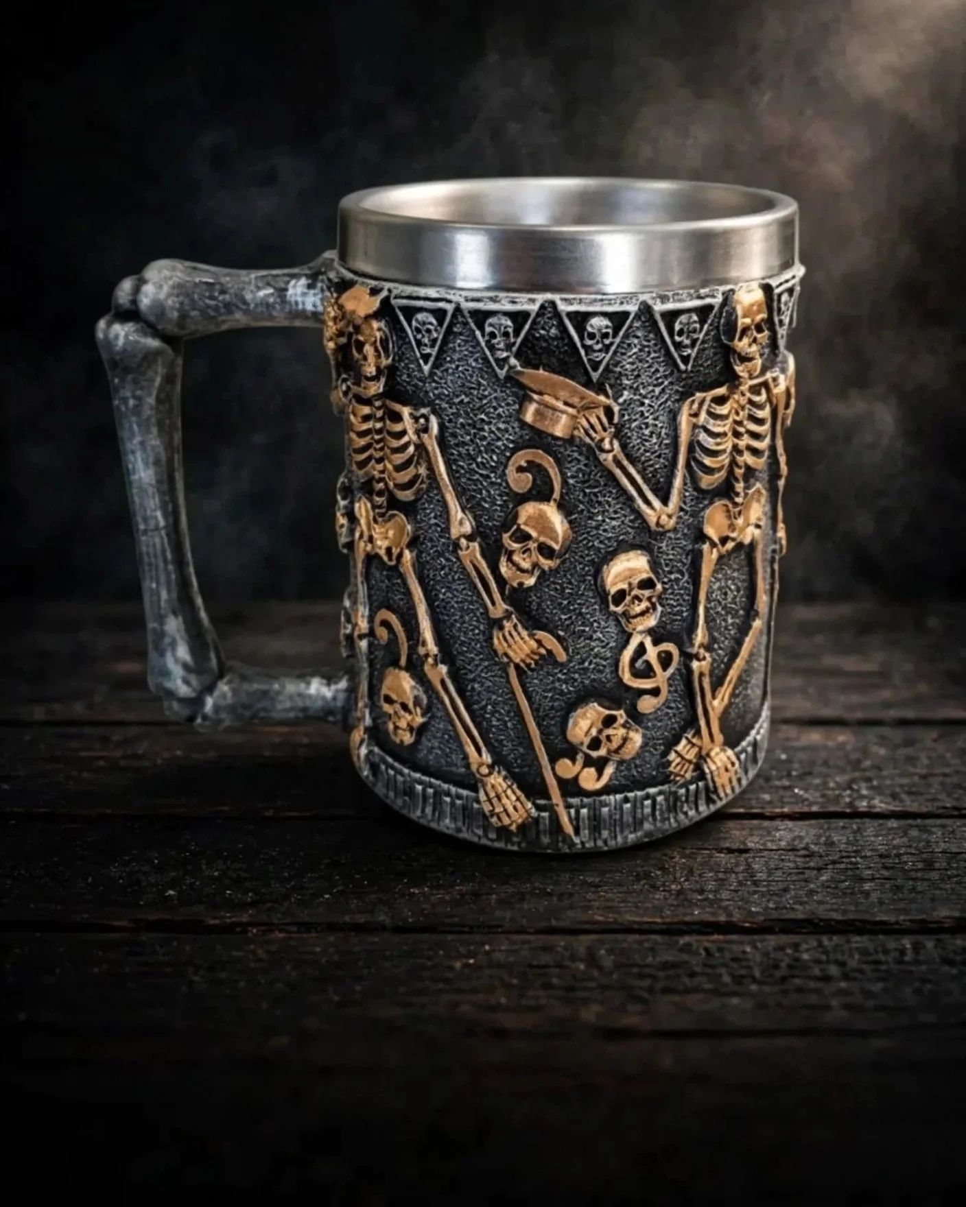 Caneca de Caveira Gótica