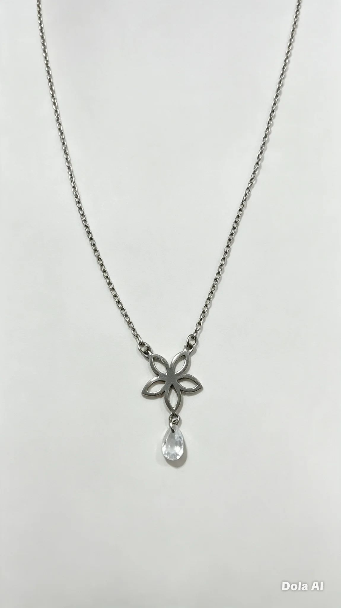 Colar Flor de Lótus com Strass