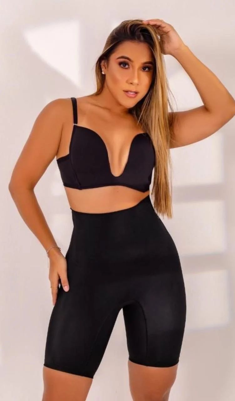 Bermuda modeladora com barbatanas